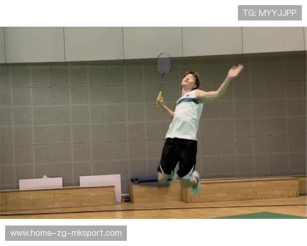 羽毛球后场跳杀震动整个场馆：一击定江山的激情瞬间